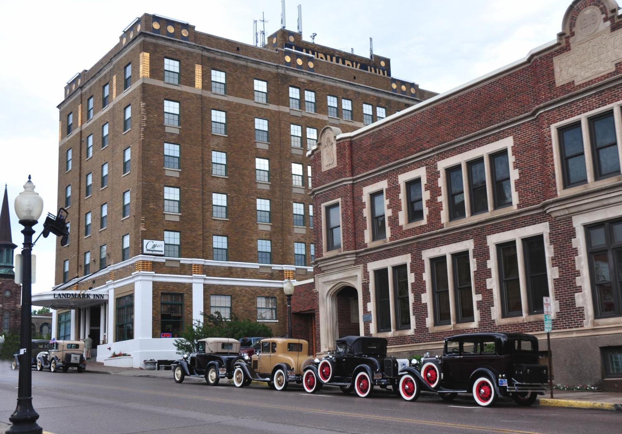 Landmark Inn Marquette Exterior photo