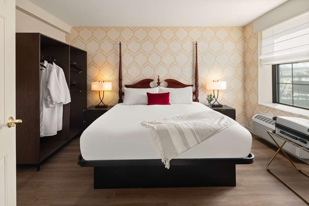 Landmark Inn Marquette Room photo